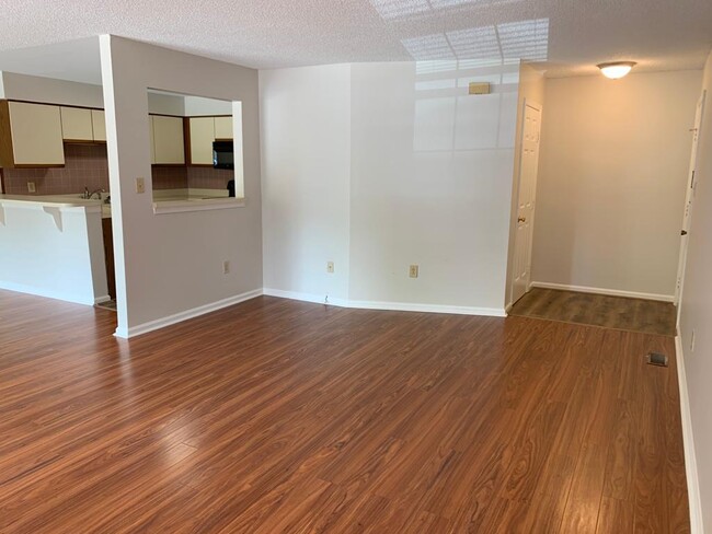Building Photo - 316 River Forest Rd