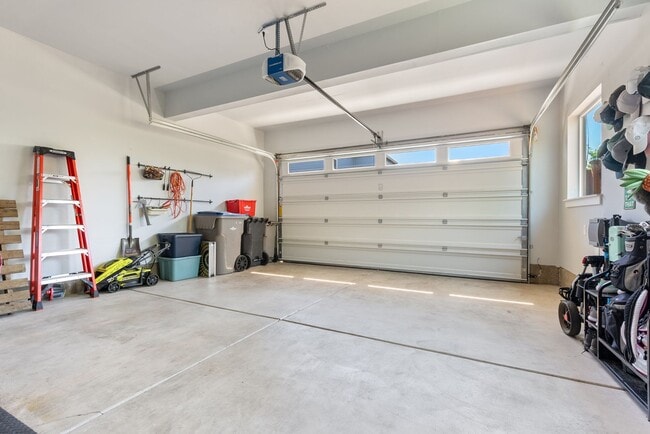 Building Photo - Beautiful 3-Bed, 3-Bath Home in Reeds Cros...