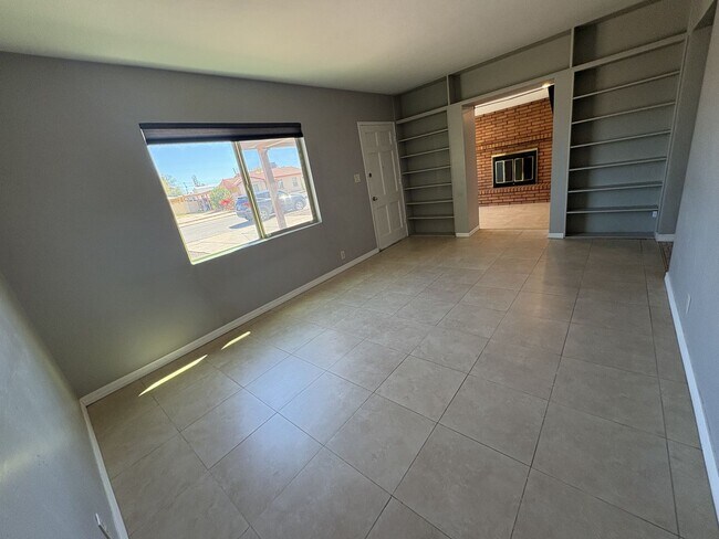 Building Photo - Central Tucson, close to University of Arizona and more!!!