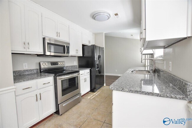 Building Photo - 109 Cove Crest Dr