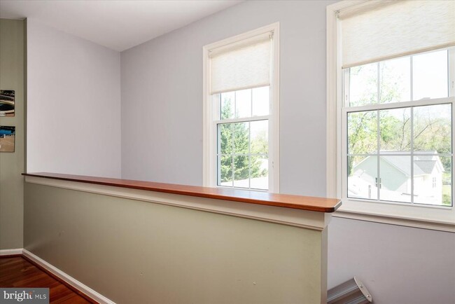 Building Photo - 11109 Hillsdale Dr