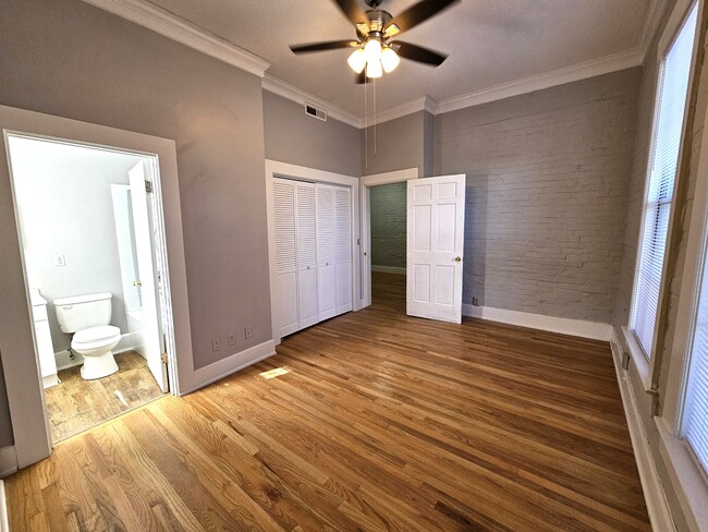 Building Photo - 607 Lindsay St