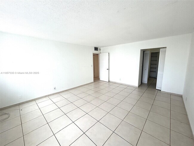 Building Photo - 1825 S Ocean Dr