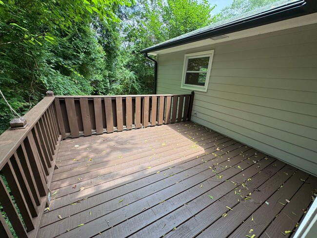 Building Photo - Renovated 4/3 House in North Hills- $1,995
