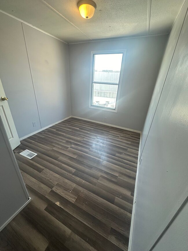 Building Photo - Discover your new HOME! 3 Bedroom, 2 Bath Mobile Home in Yorktowne