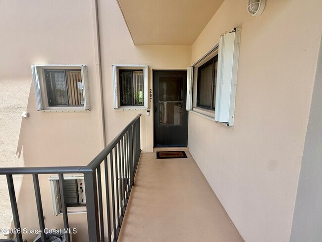 Building Photo - 6175 S Mirror Lake Dr