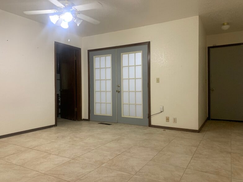Building Photo - 2111 NW 117th St