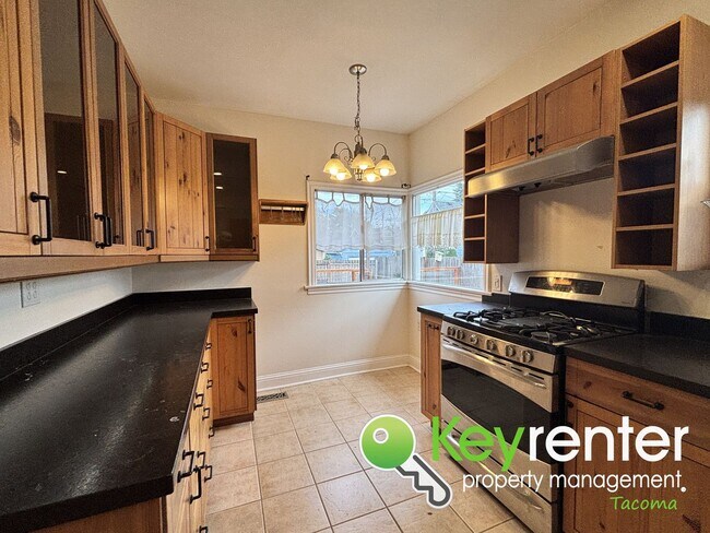 Building Photo - Unique 3-Bedroom Tacoma Home with Fenced Y...