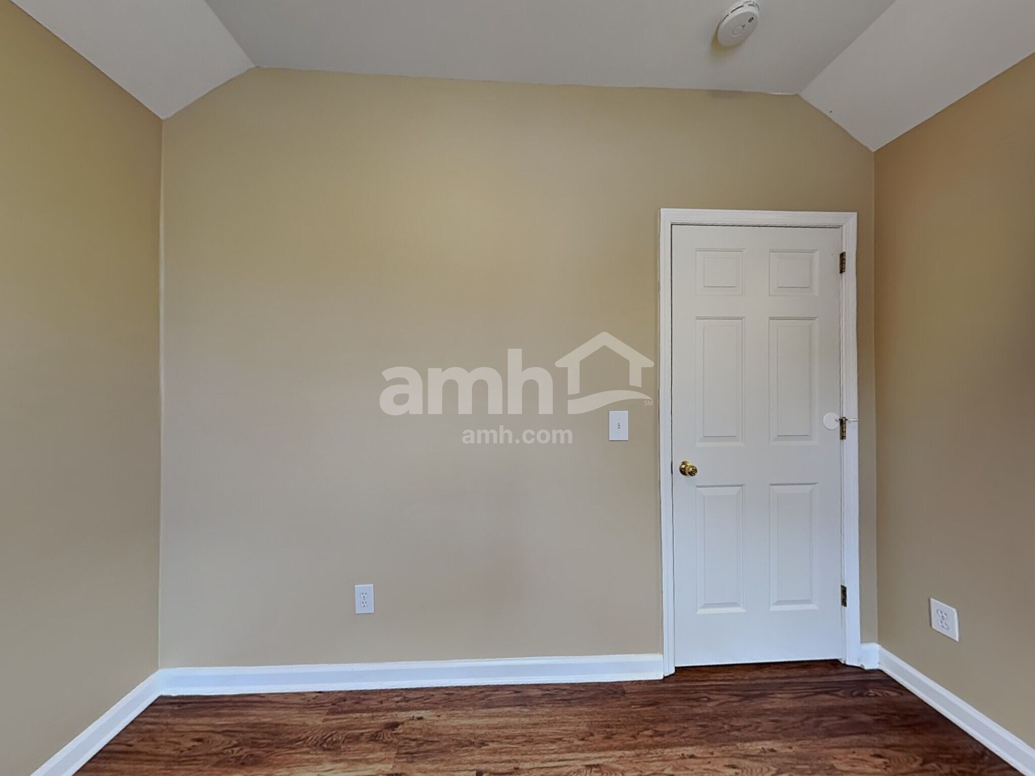 Building Photo - 2002 Woods Run