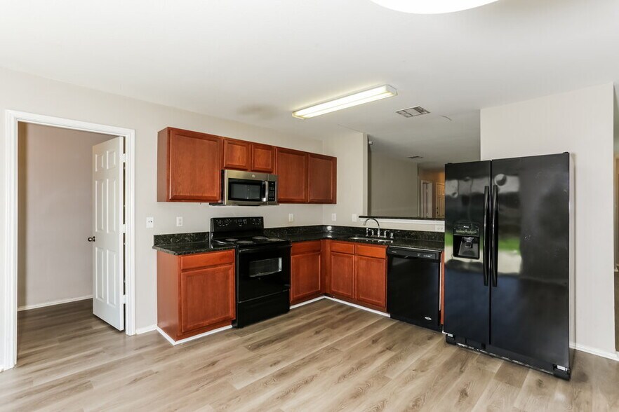 Building Photo - 1303 Macaw Ct