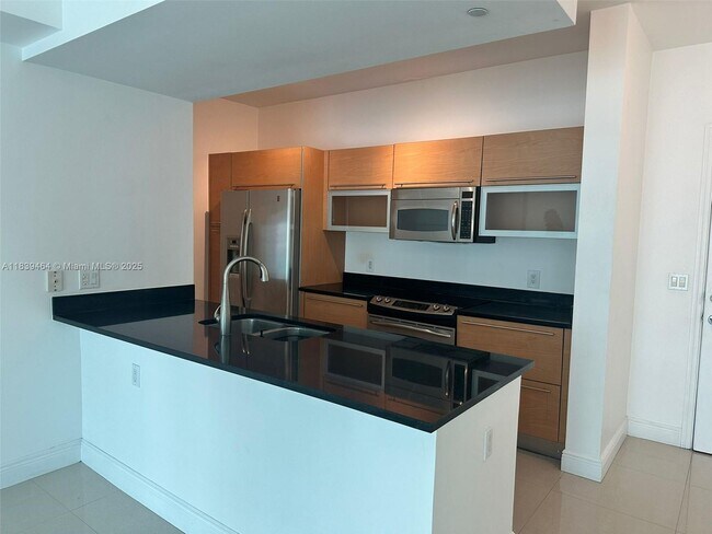 Building Photo - 951 Brickell Ave