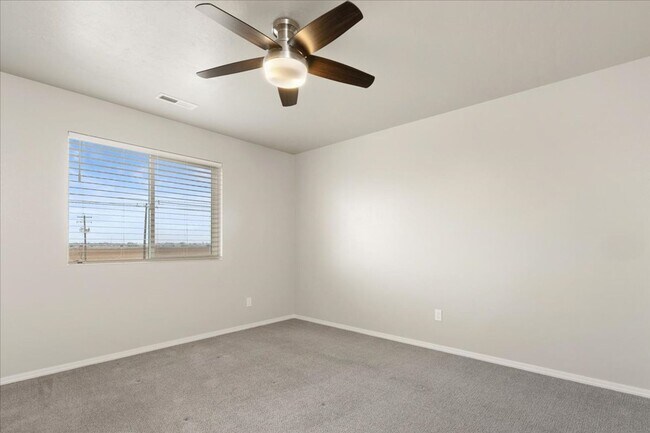 Building Photo - Beautiful Home 3 bed, 2bth - Pet Friendly - Ready Now!