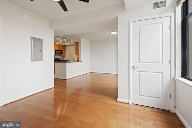 Building Photo - 1021 N Garfield St