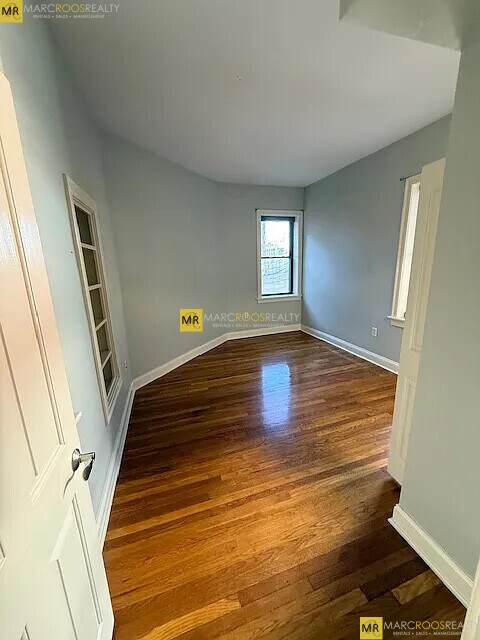 Building Photo - 7 Grove St