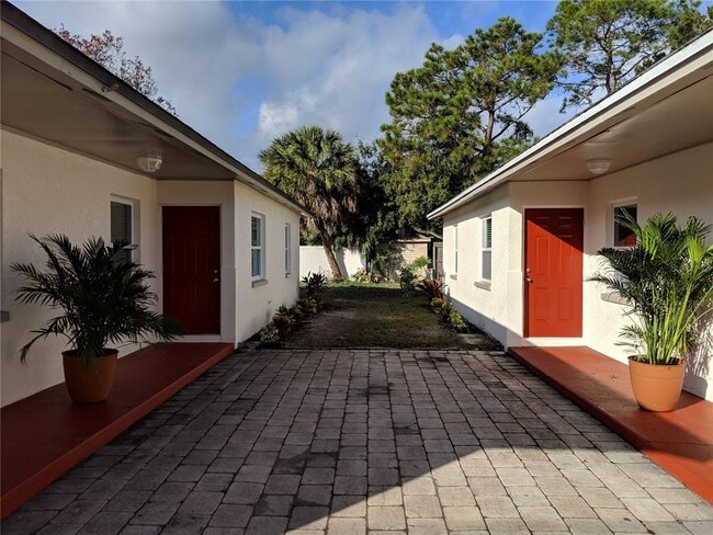 Building Photo - 6625 W Shore Cir