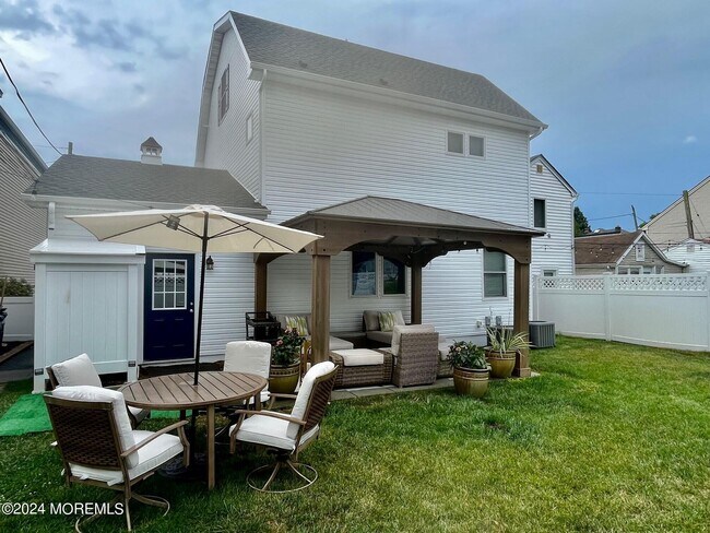 Building Photo - 218 Marine Pl