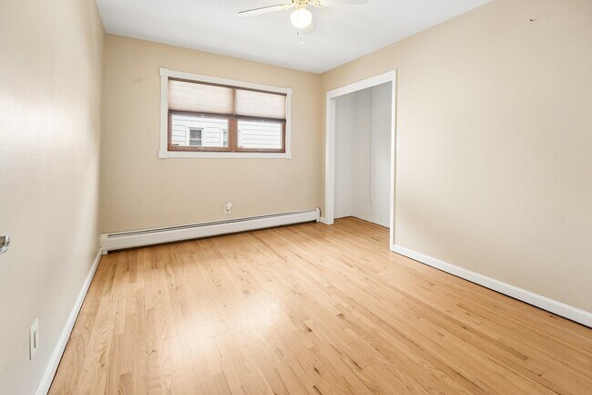 Building Photo - 19 Acorn Rd