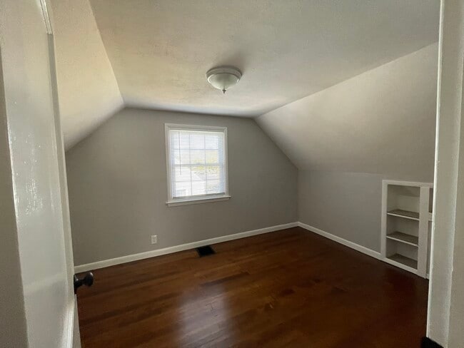 Building Photo - 34 Monroe St