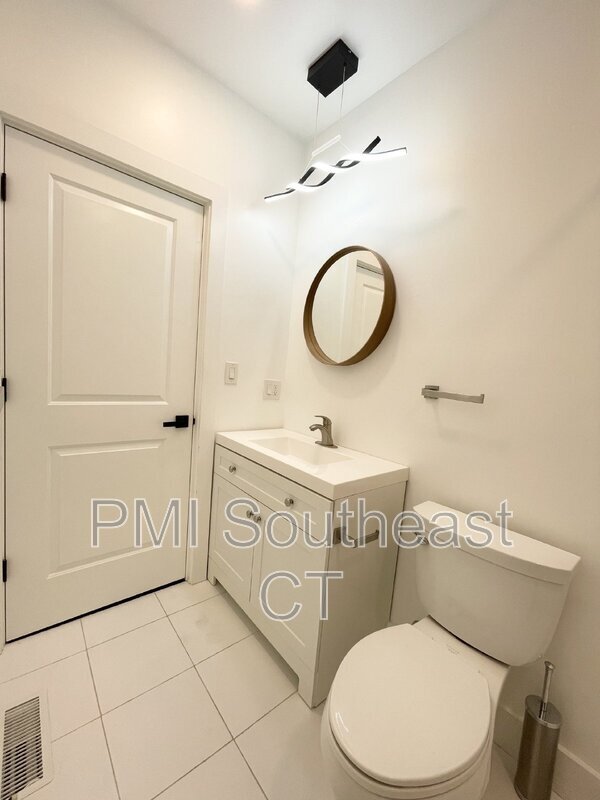 Building Photo - 5 Hunters Rd