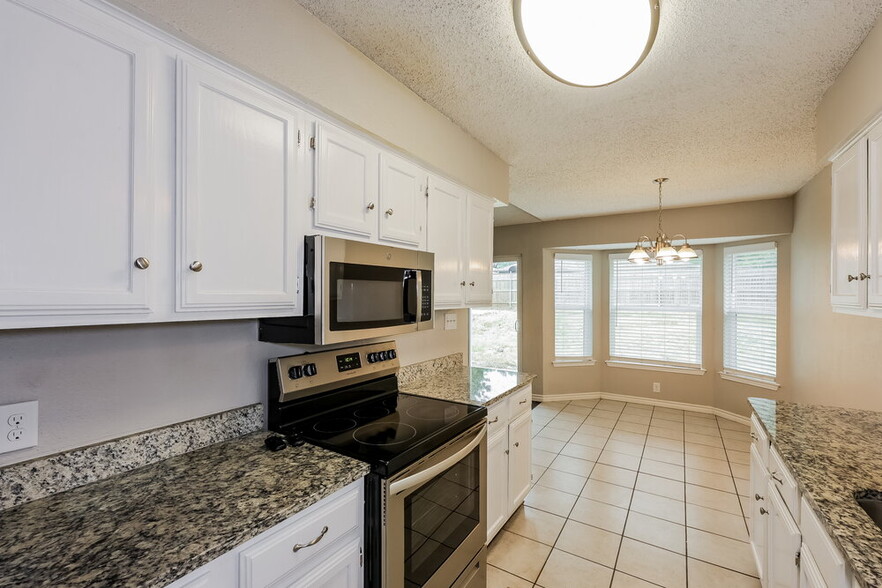 Building Photo - 6214 Big Springs Dr