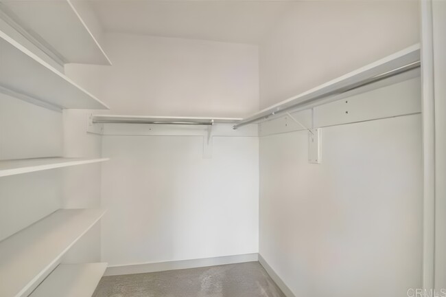 Building Photo - 425 W Beech St