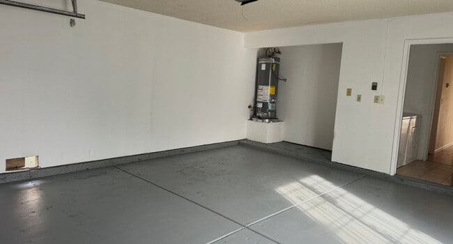 Building Photo - 2 BETHROOMS 2 BATHROOMS  2 CAR GARAGE HOUSE AVAILABLE FOR RENT