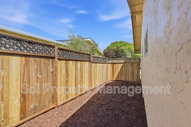 Building Photo - 905 Pellegrini St
