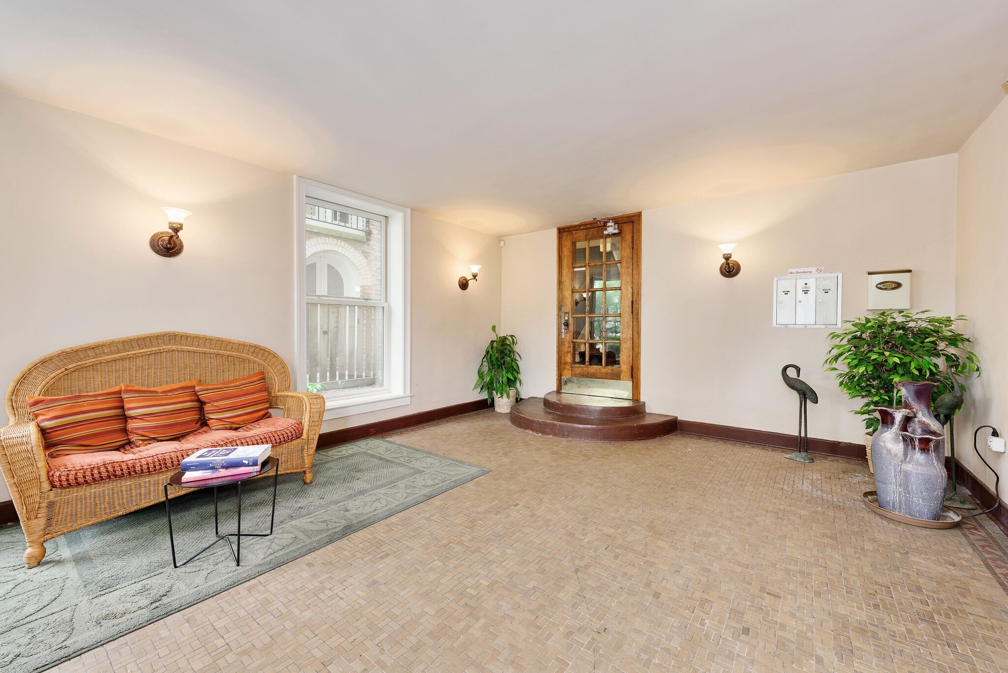 Building Photo - 2033 W Jarvis Ave