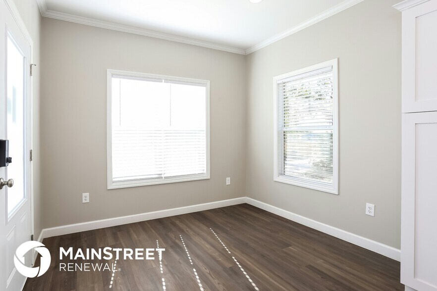 Building Photo - 2119 Lewis St