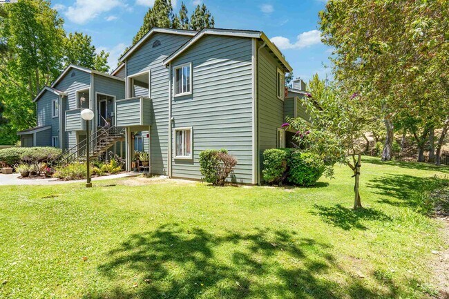 Building Photo - 760 Canyon Oaks Dr