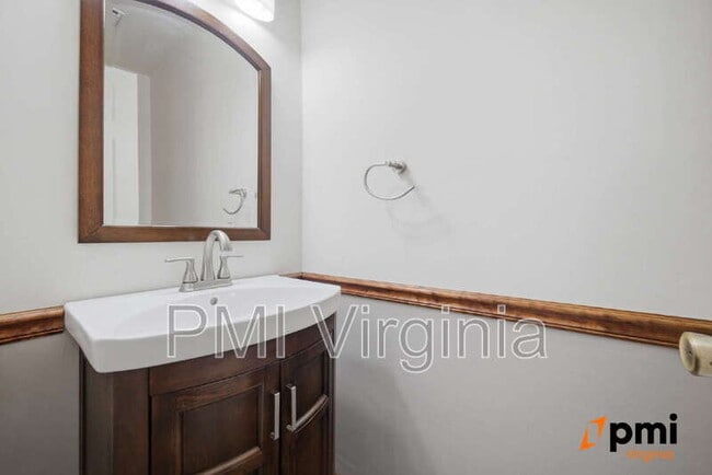 Building Photo - 202 Stonehall Ct