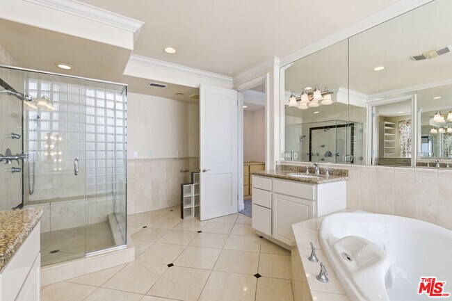 Building Photo - 8120 Billowvista Dr