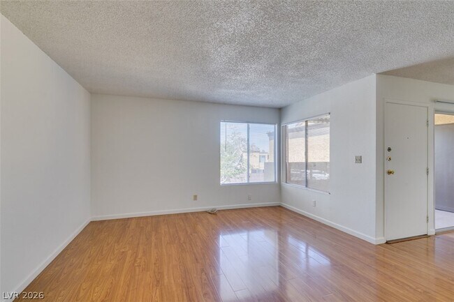 Building Photo - 1404 Santa Anita Dr