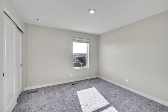 Building Photo - $3,340.95 - 5 Bed, 3 Bath Home in Thornton with Cozy Fireplace and Fenced-in Yard