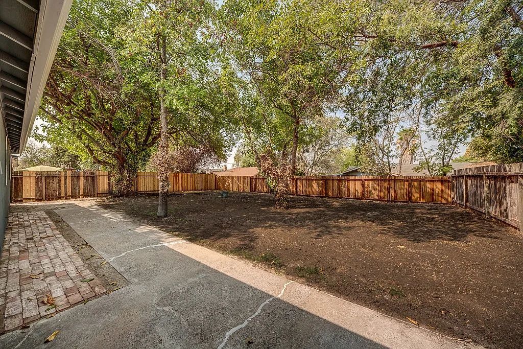 Building Photo - 5923 Revelstok Dr