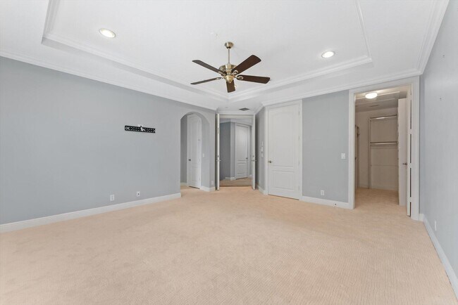 Building Photo - 604 NE Francesca Ln