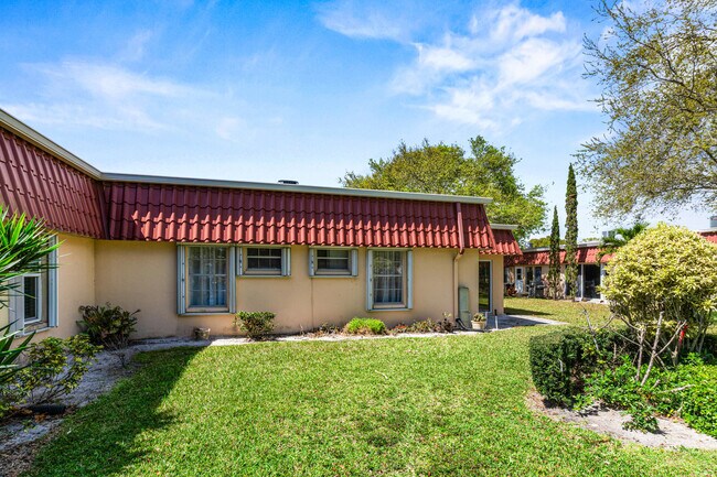 Building Photo - 733 Nantucket Cir