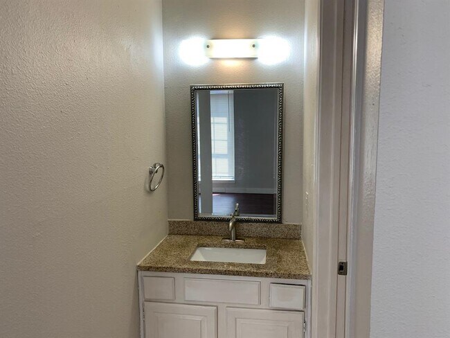 Building Photo - 5114 Bryan St