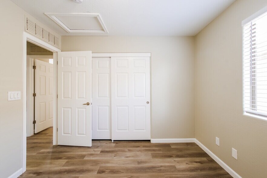 Building Photo - 3707 W Thalia Ct