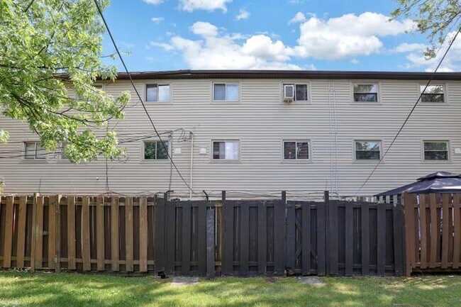 Building Photo - 2842 Kingsrowe Ct
