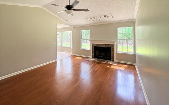 Building Photo - 236 Woodbridge Rd