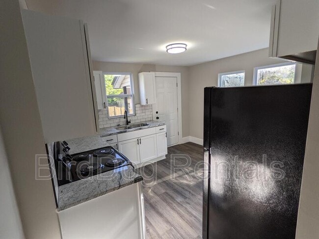 Building Photo - 2735 Sutton Ave