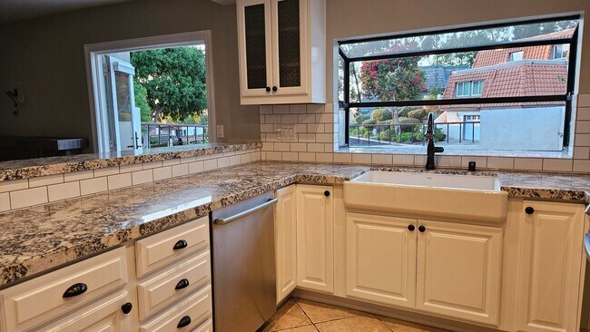 Building Photo - CESPED - AMAZING VIEWS, LUXURY UPDATED 4 BR HOME IN TIERRASANTA