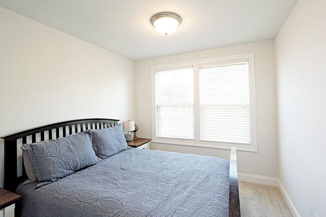 Building Photo - Pet-Friendly Townhome With Rooftop Terrace + Blue Ridge Mountain Views