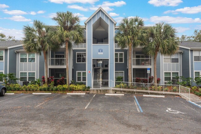 Primary Photo - Beautiful LAKEFRONT Condo in Lake Mary ~ N...