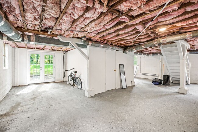 Building Photo - 317 Crafton St