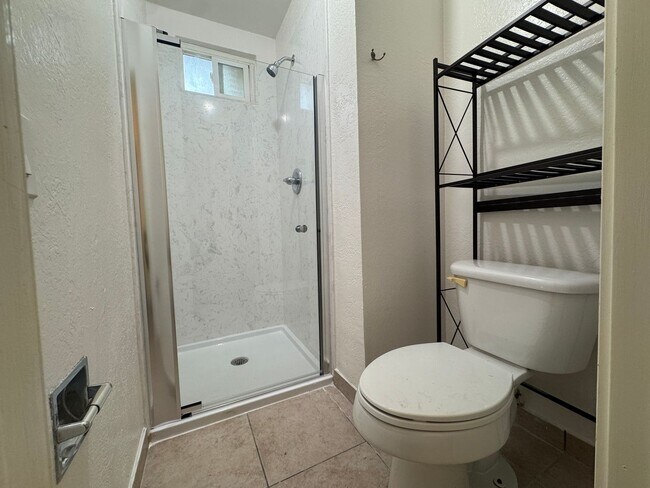 Building Photo - Beautiful Home in Great Neighborhood! Avai...