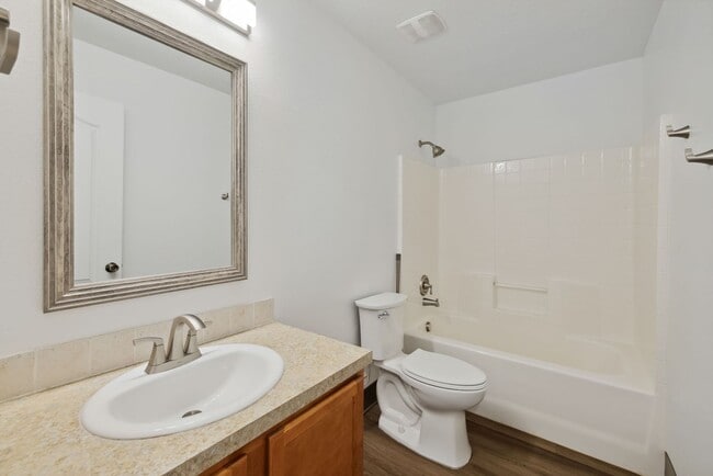 Building Photo - 3 Bedroom Kuna home with Fenced back yard - Pets Welcome!!