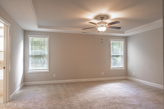 Building Photo - 412 Palisades Dr