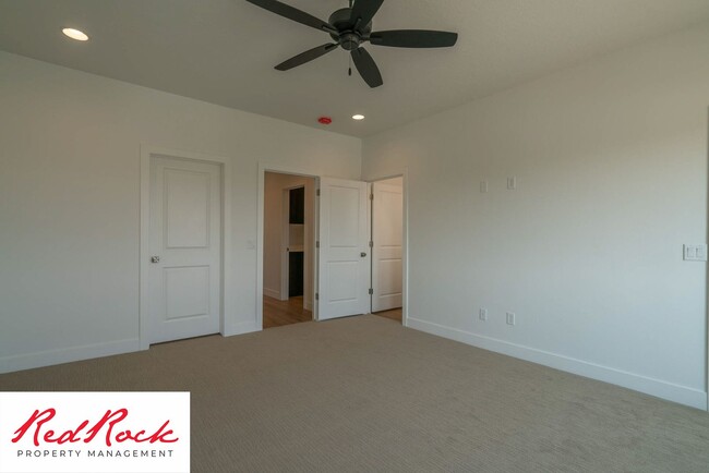 Building Photo - End Unit Townhome in Washington Fields wit...